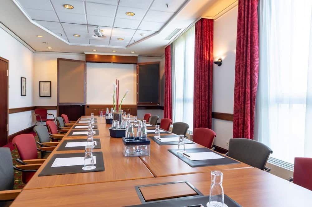 غرفة الاجتماعات