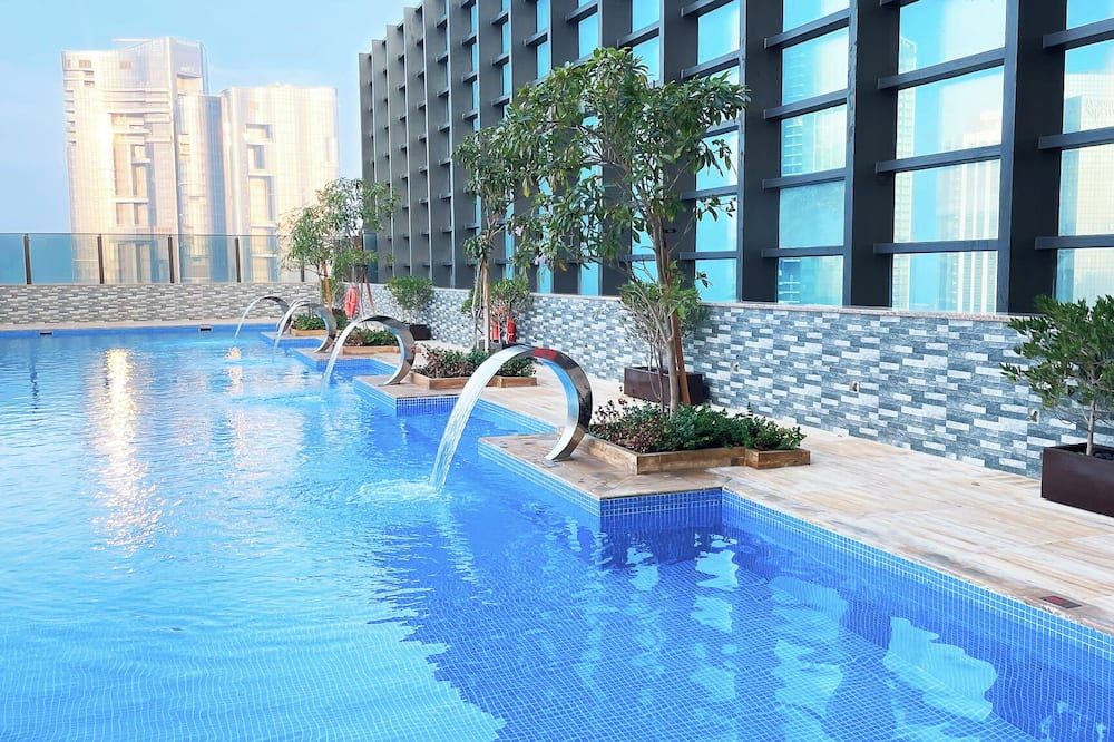 حوض السباحة صورة