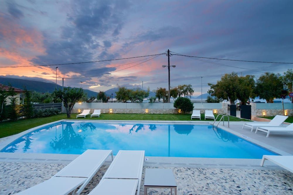 حوض السباحة صورة