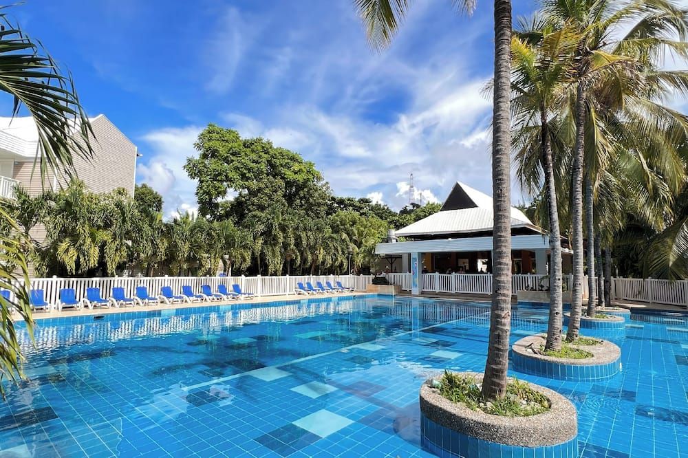 حوض السباحة صورة