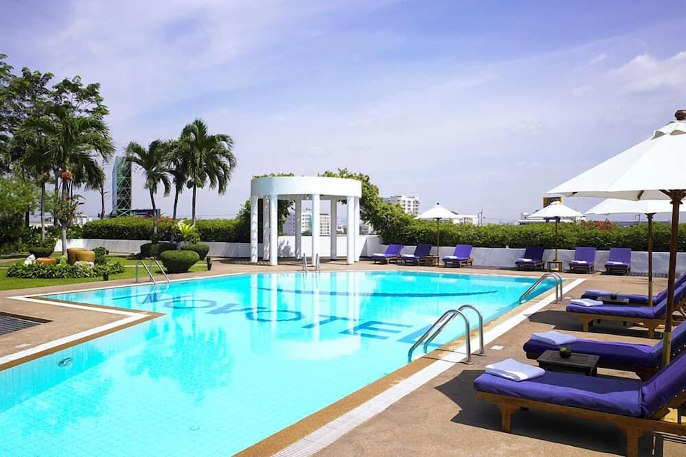 حوض السباحة صورة