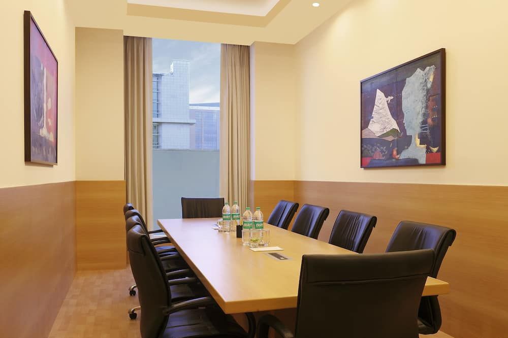 غرفة الاجتماعات