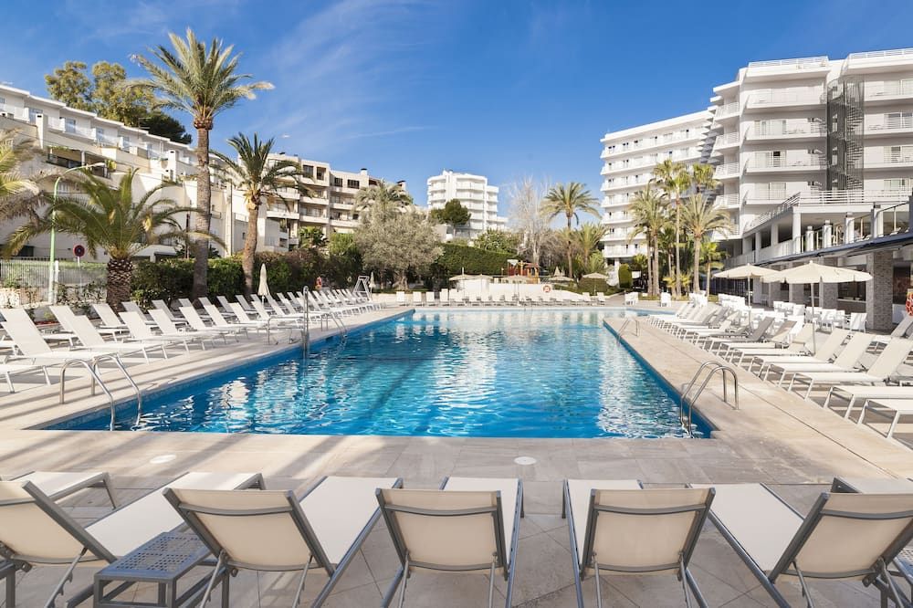 حوض السباحة