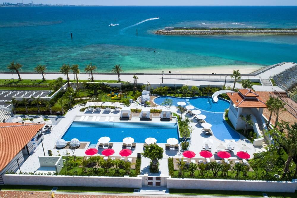 حوض السباحة