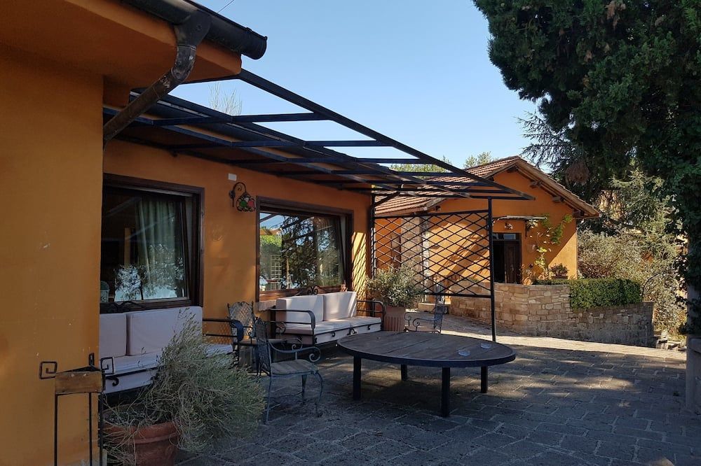 شرفة مرصوفة