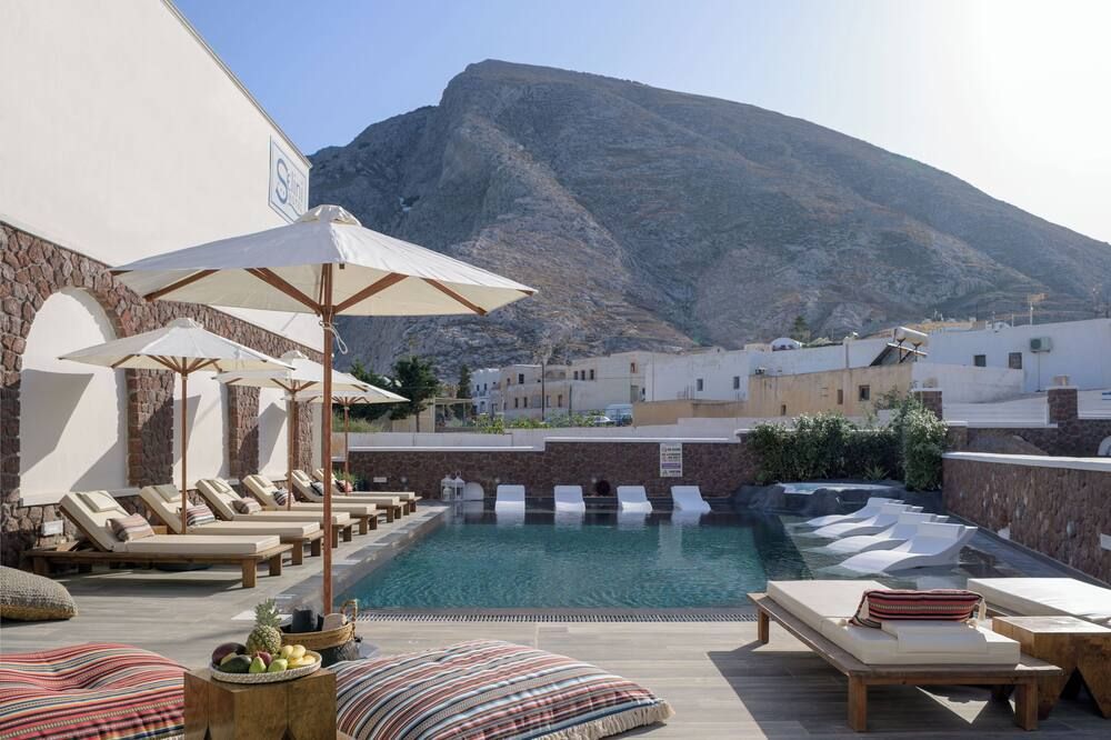 حوض السباحة