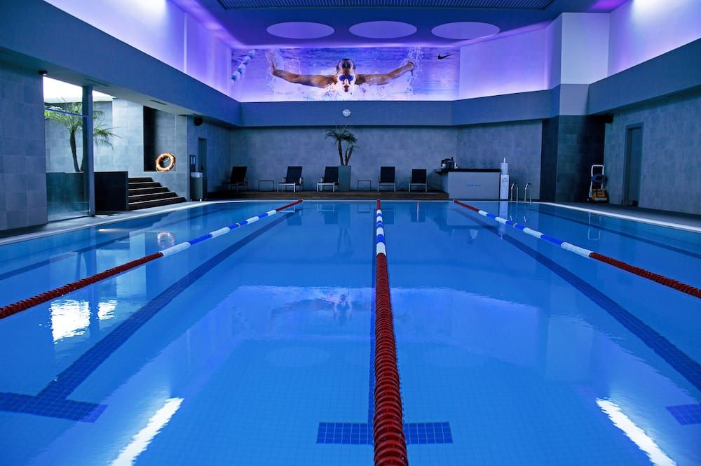 حوض السباحة