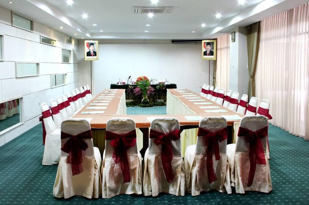 غرفة الاجتماعات