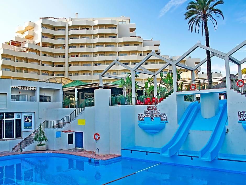 حوض السباحة