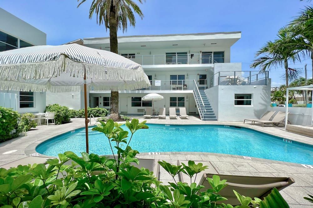 حوض السباحة صورة