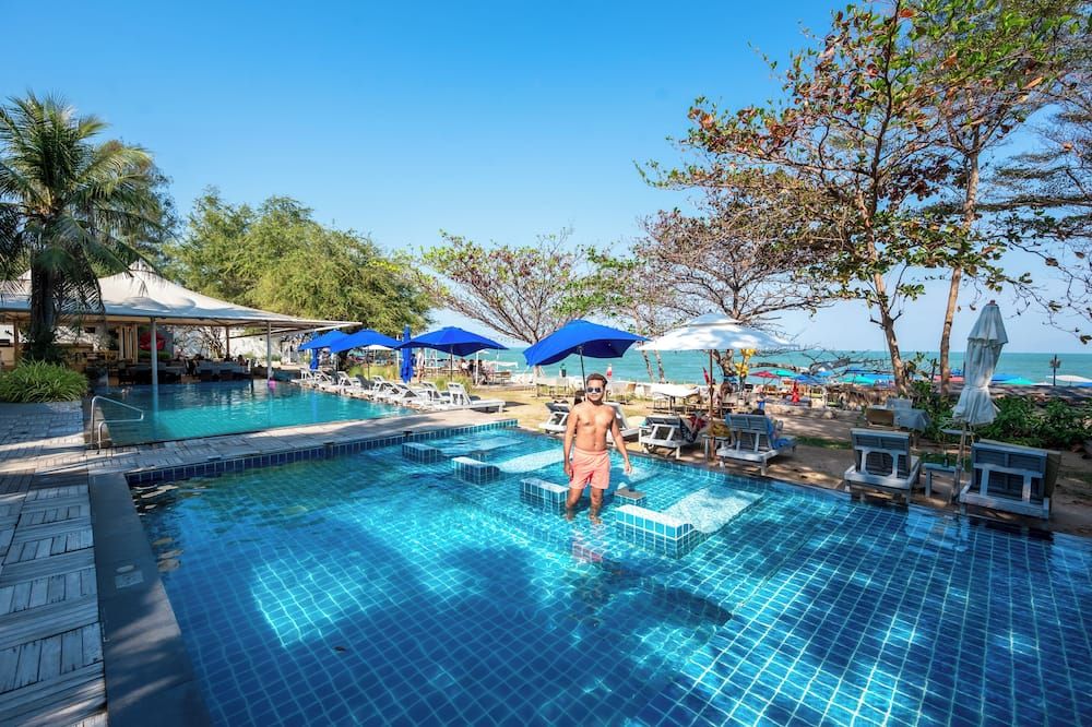 حوض السباحة صورة