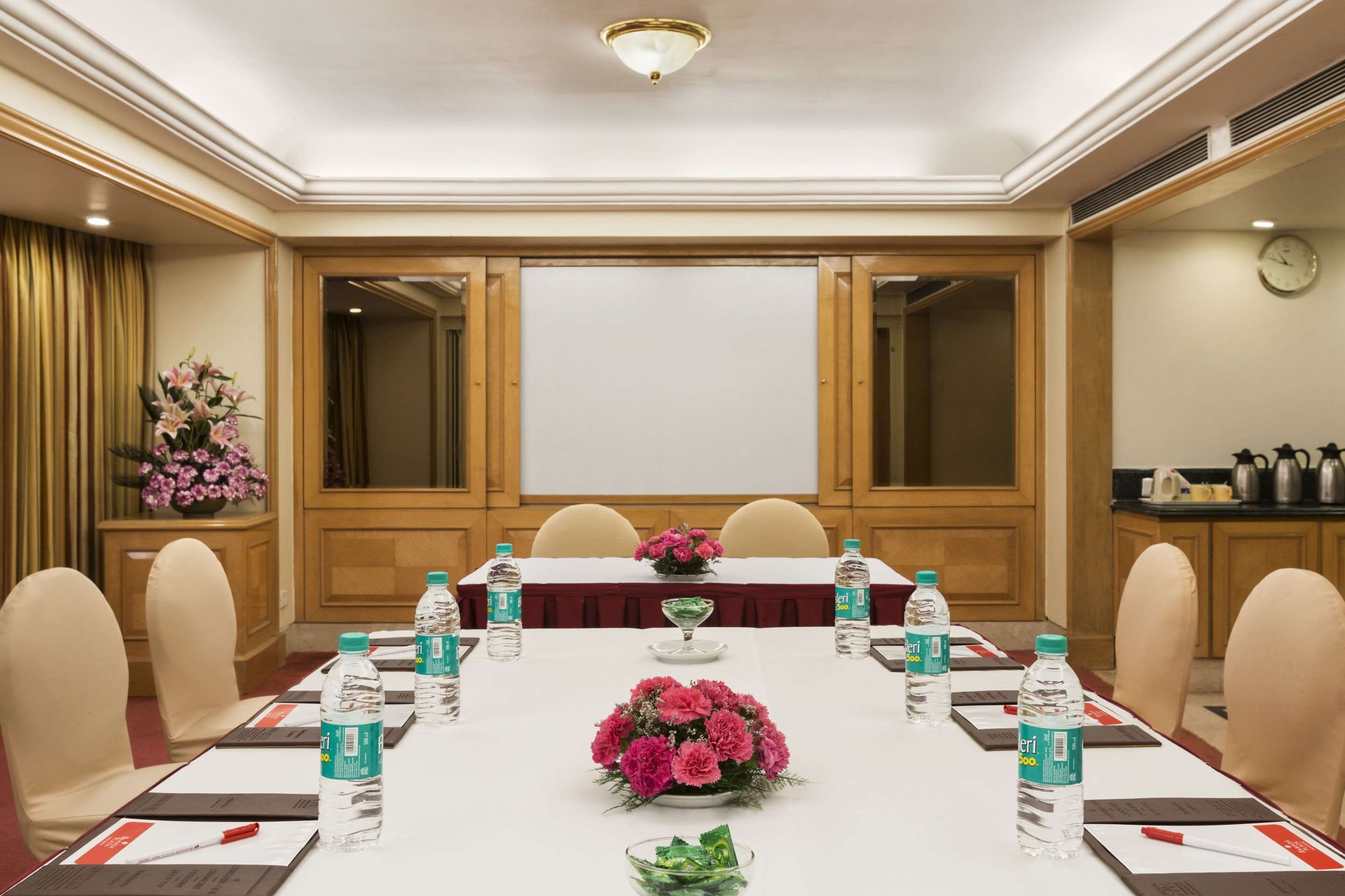 غرفة الاجتماعات