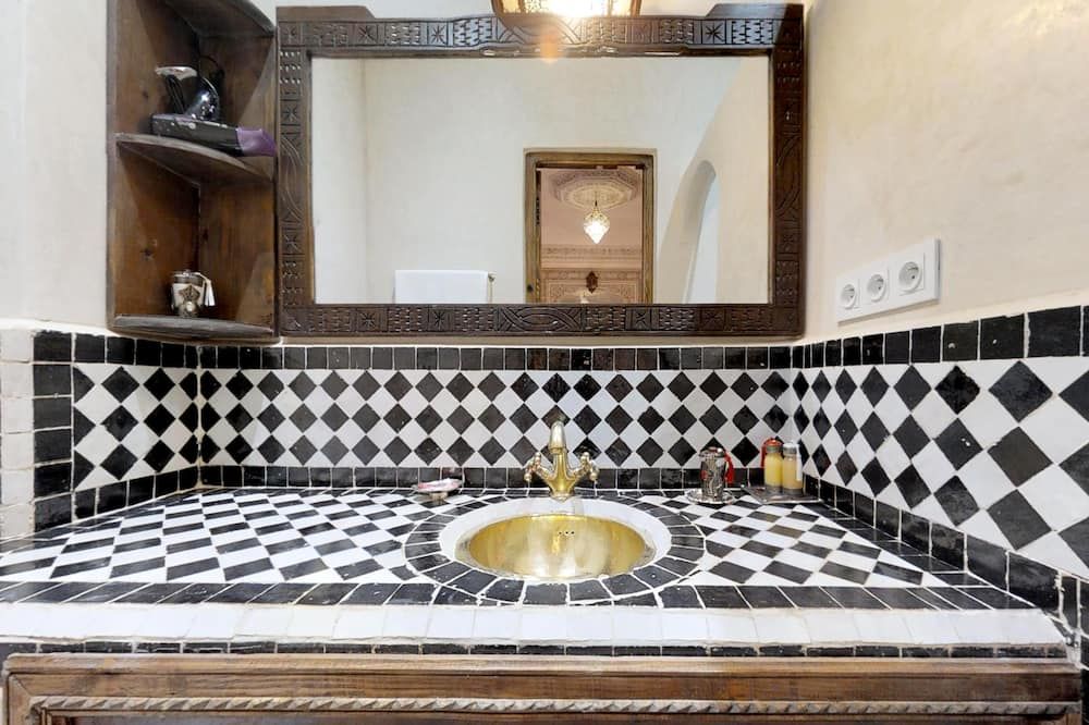 آخر