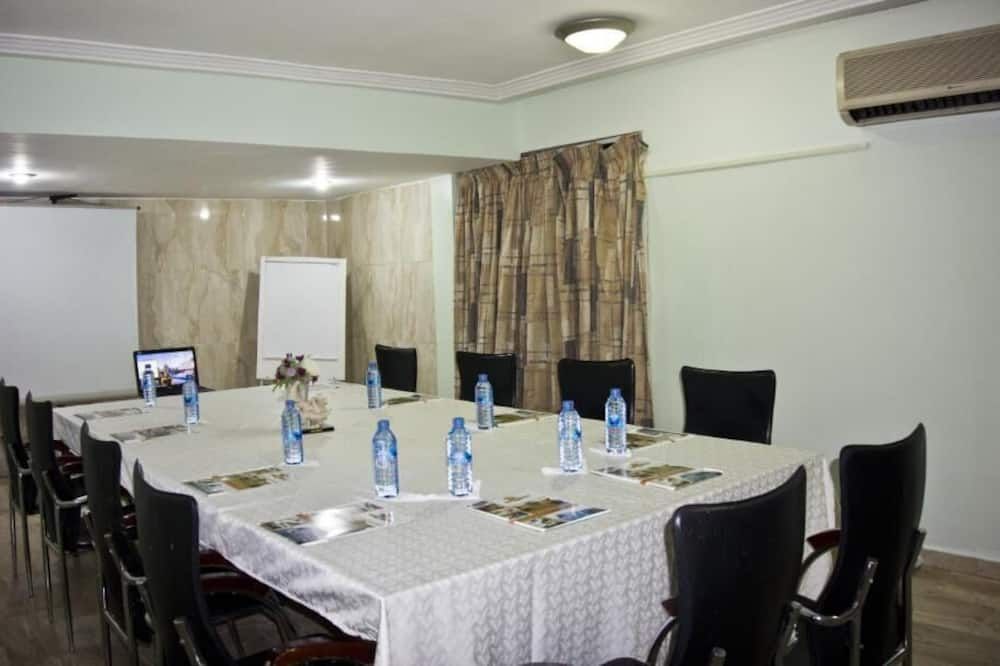 غرفة الاجتماعات