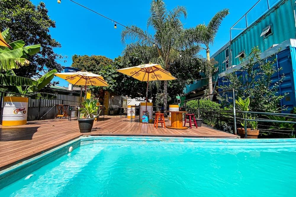 حوض السباحة صورة