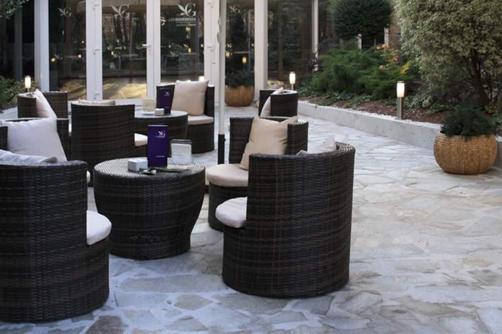 شرفة مرصوفة