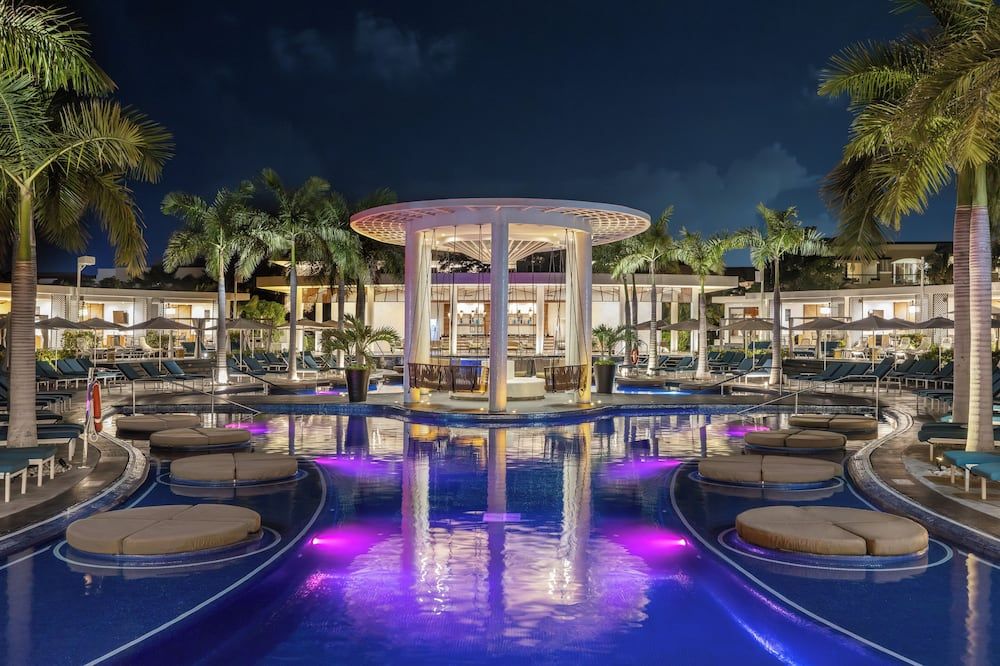 حوض السباحة صورة