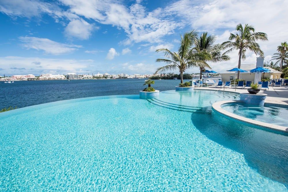 حوض السباحة صورة