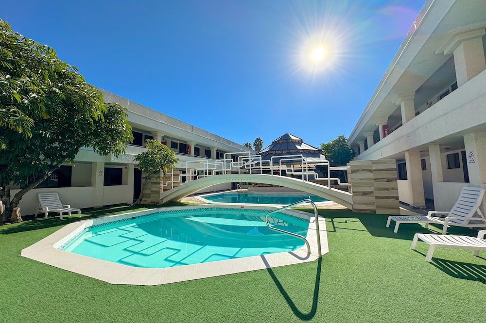 حوض السباحة