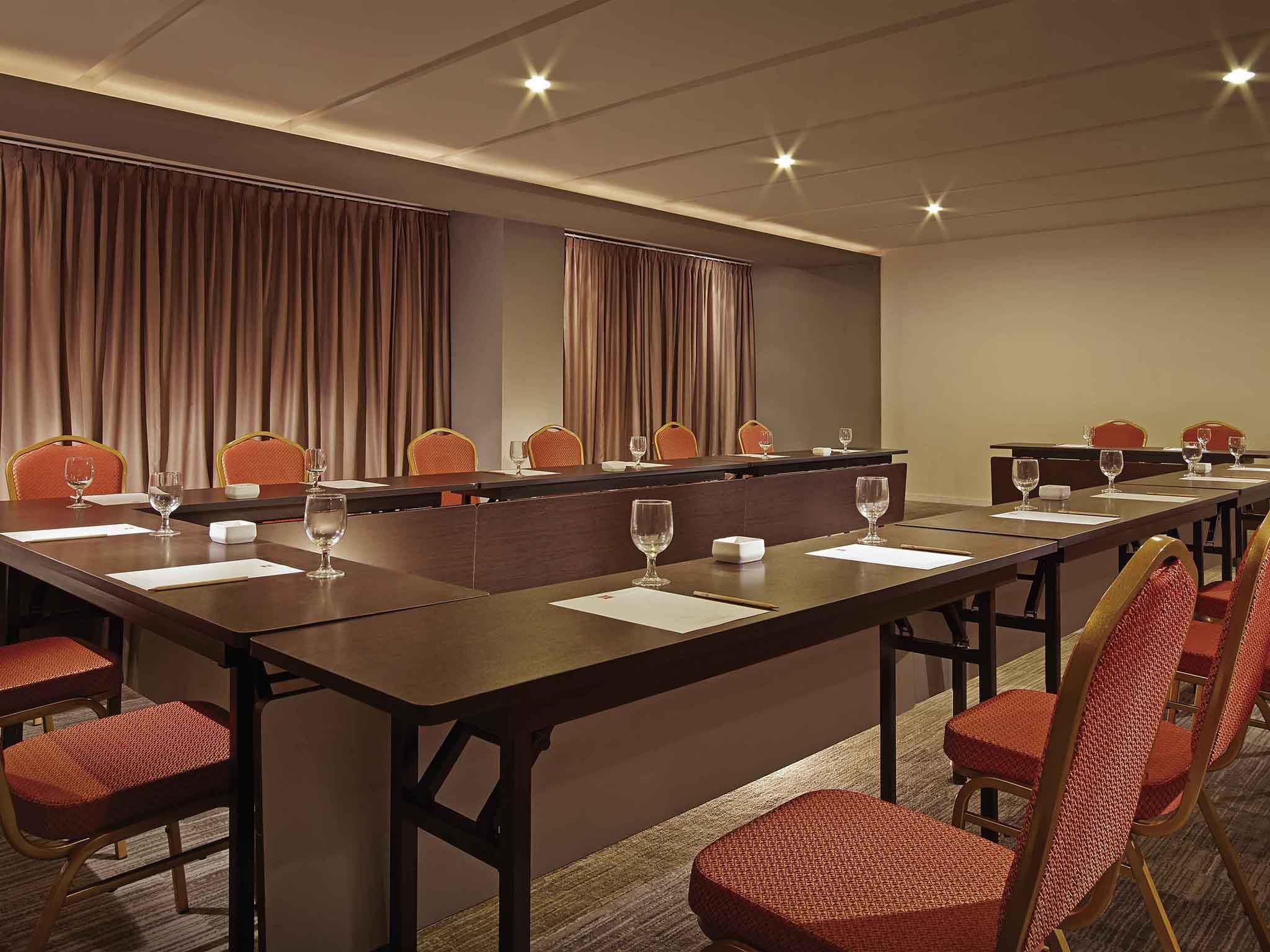 غرفة الاجتماعات