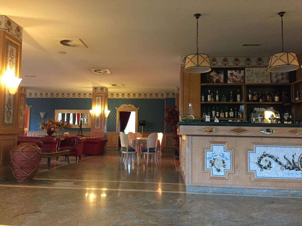 بار