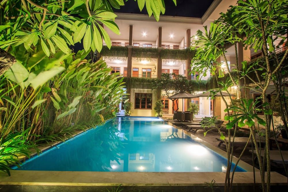 حوض السباحة صورة