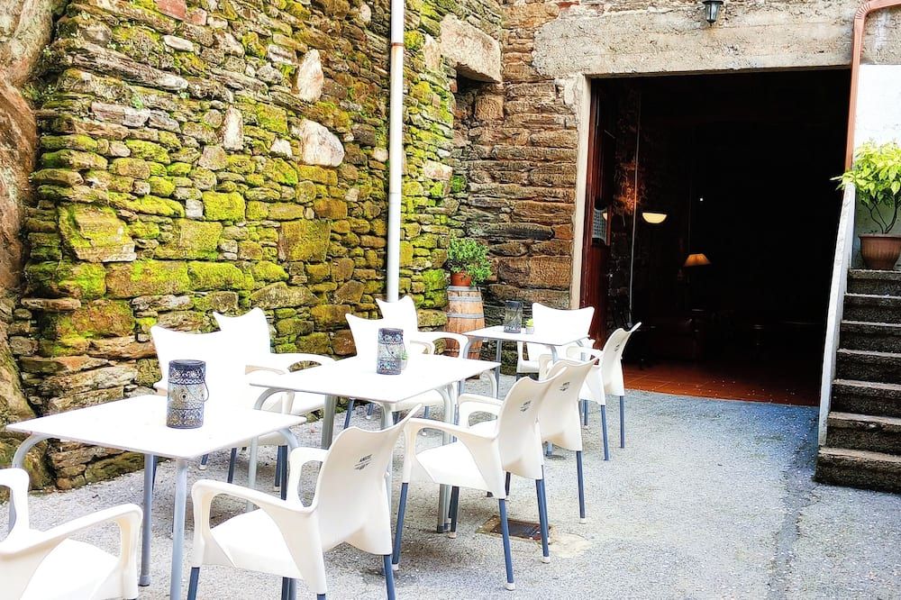 شرفة مرصوفة