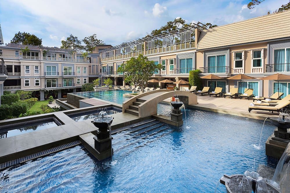 حوض السباحة