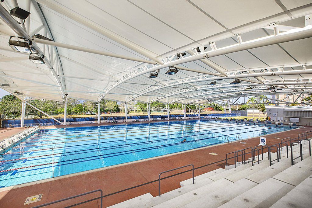 حوض السباحة