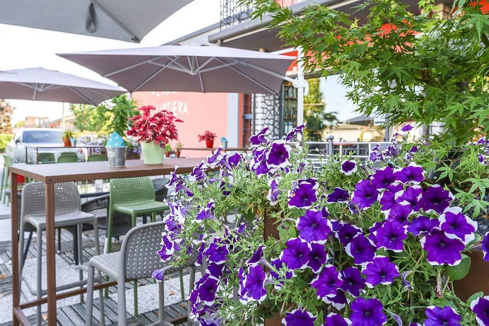 شرفة مرصوفة