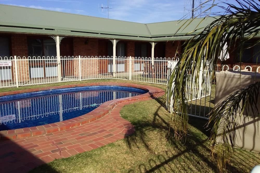 حوض السباحة صورة