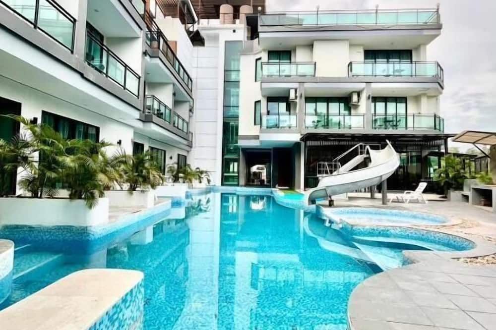 حوض السباحة صورة