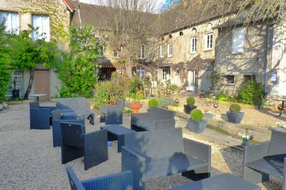 شرفة مرصوفة