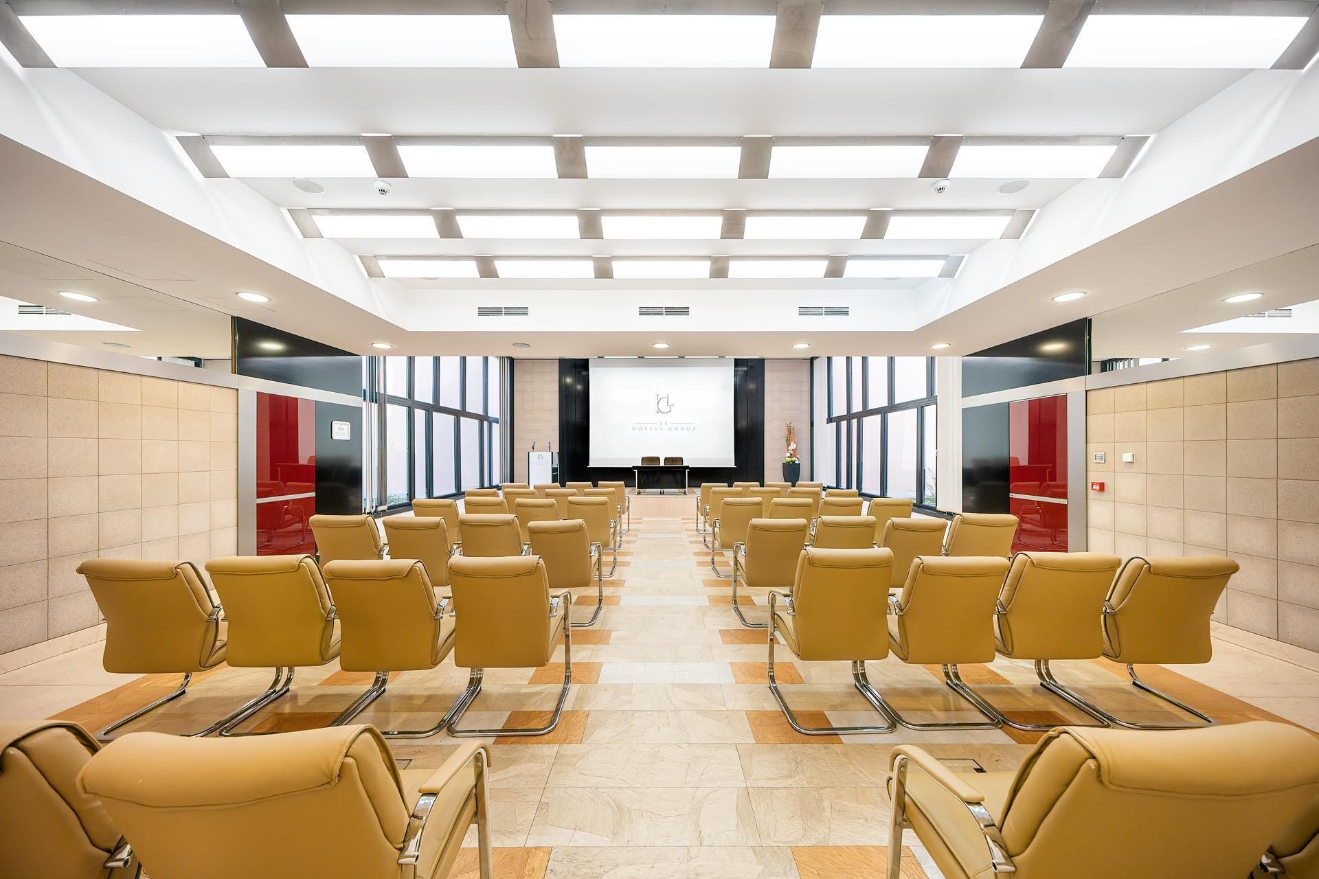 غرفة الاجتماعات