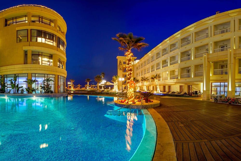 حوض السباحة صورة