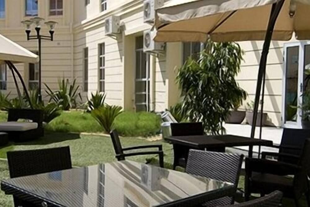 شرفة مرصوفة