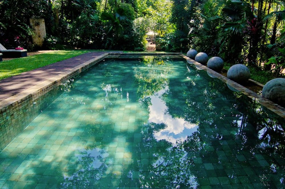 حوض السباحة صورة