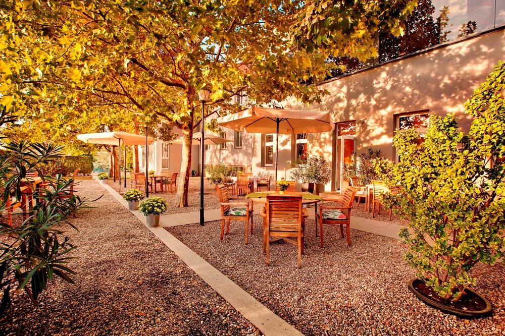 شرفة مرصوفة صورة