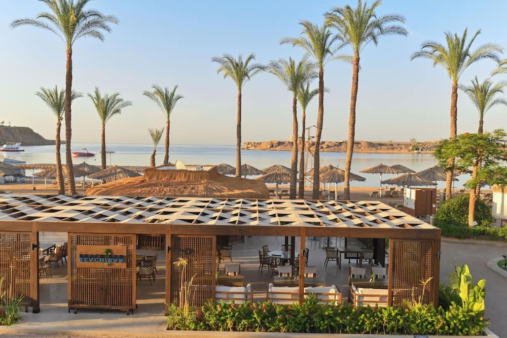 حوض السباحة