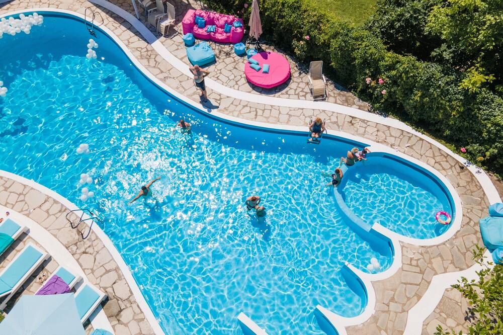 حوض السباحة صورة