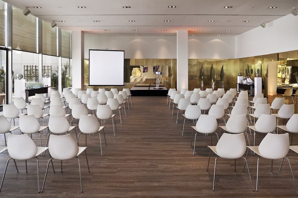 غرفة الاجتماعات