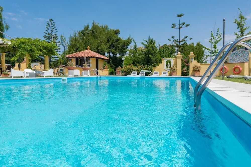 حوض السباحة صورة