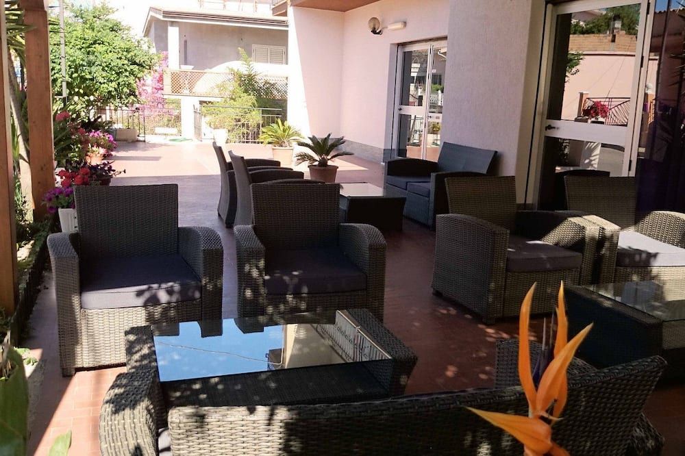 شرفة مرصوفة