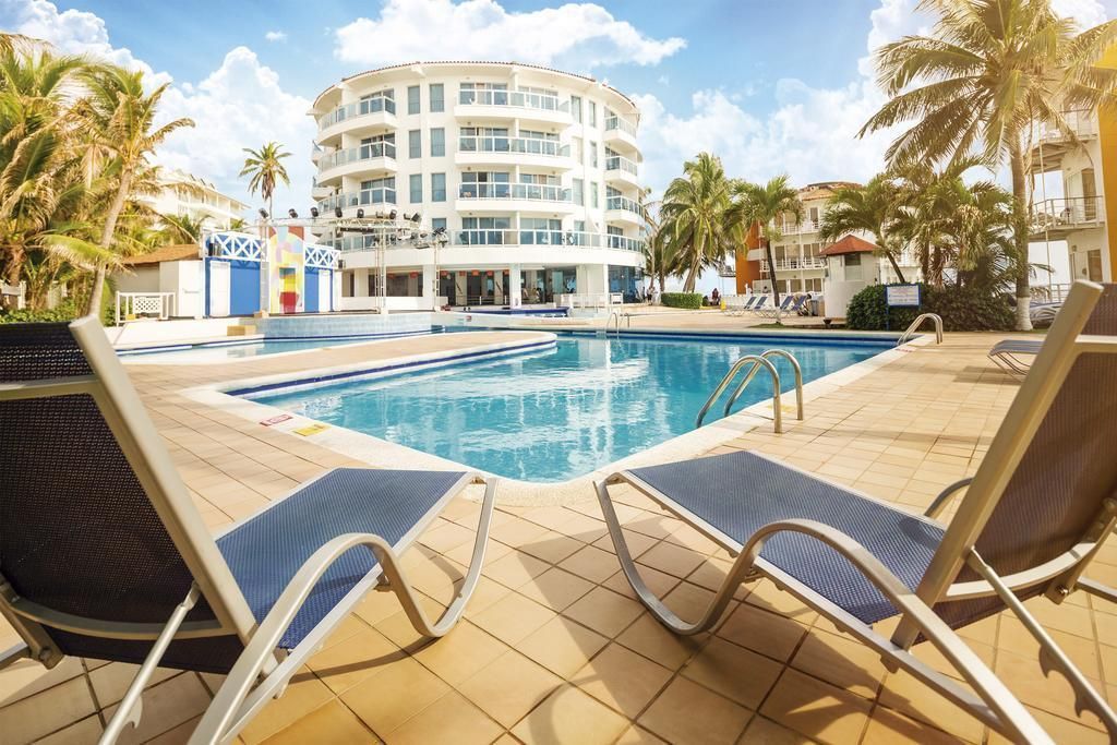 حوض السباحة صورة