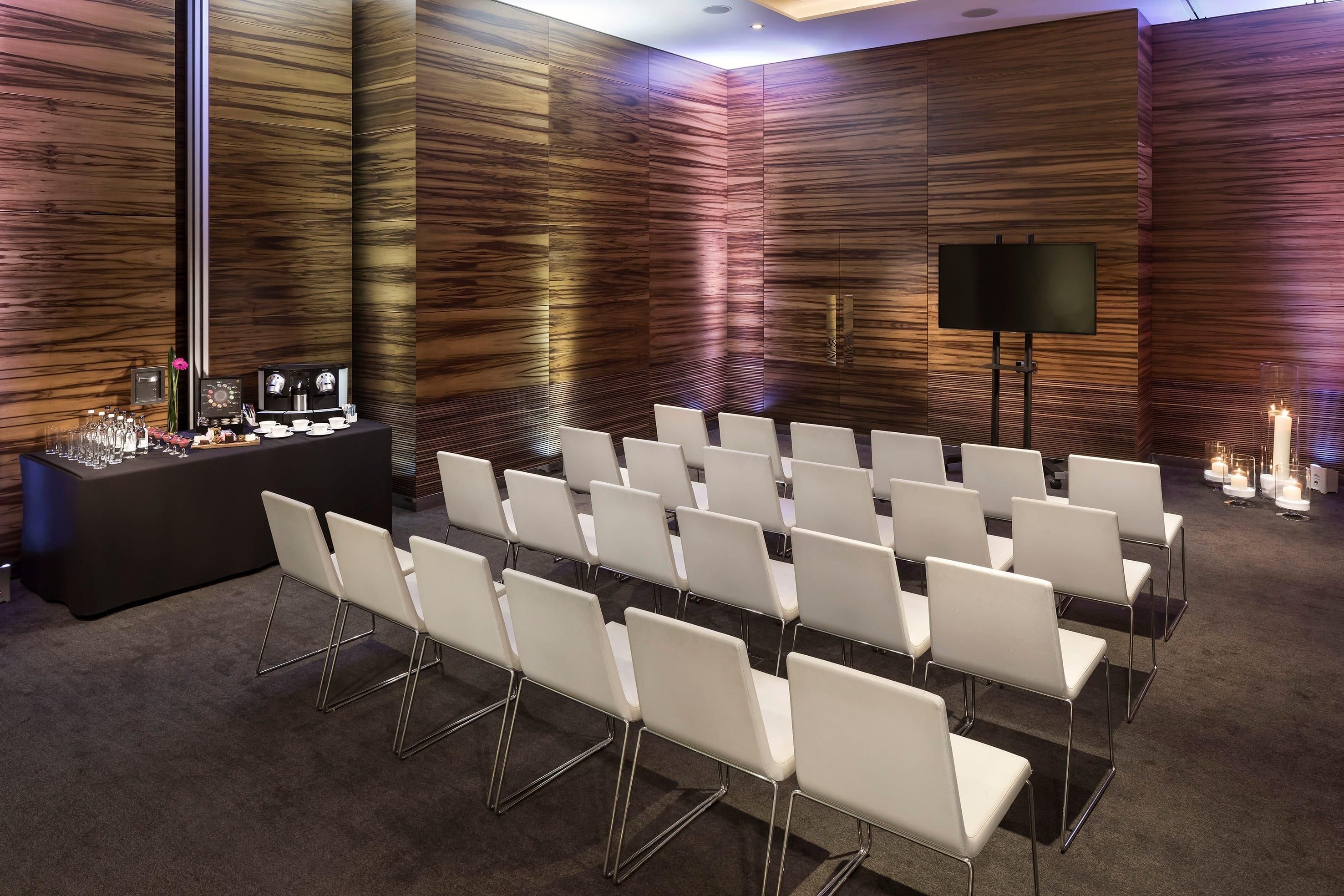 غرفة الاجتماعات