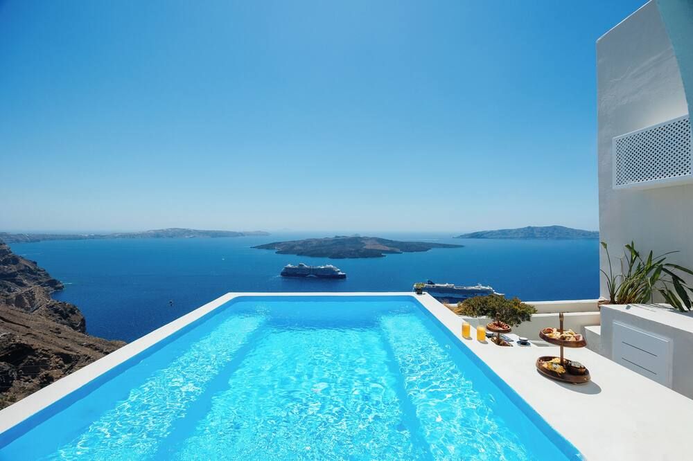 حوض السباحة