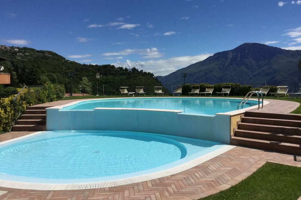 حوض السباحة صورة