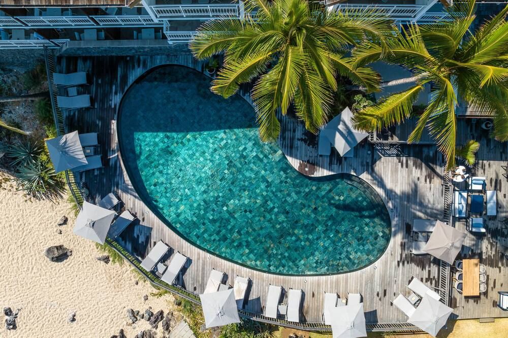 حوض السباحة