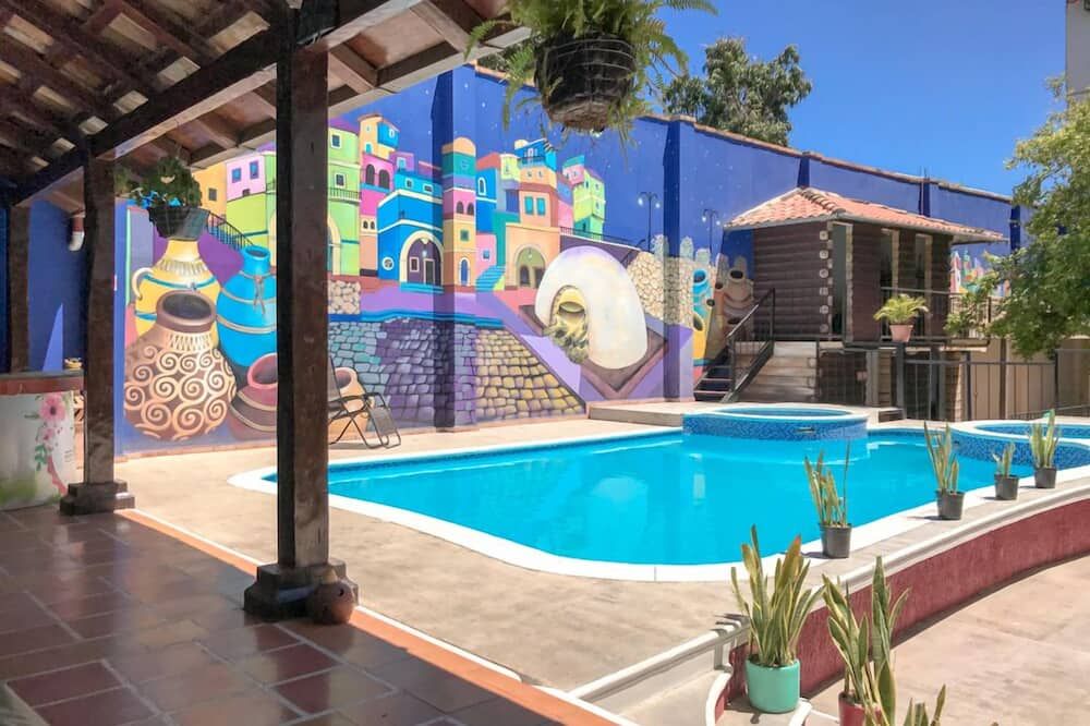 حوض السباحة صورة