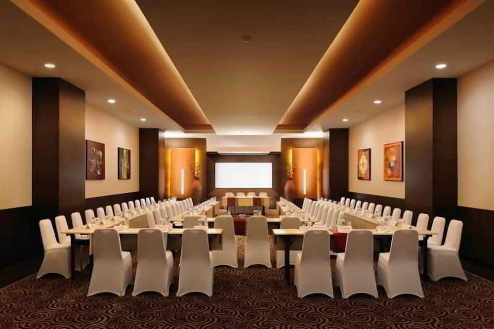 غرفة الاجتماعات